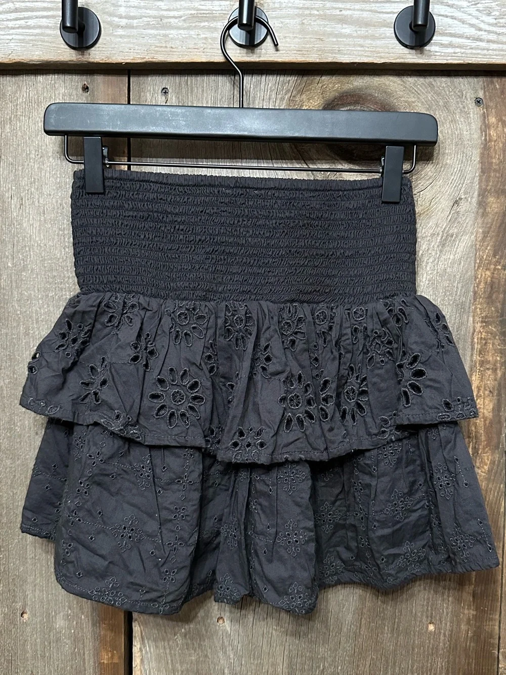 American Eagle Smock Waist Eyelet Tiered Mini Skirt in Black / Dark Gray Size XS - Picture 3 of 14